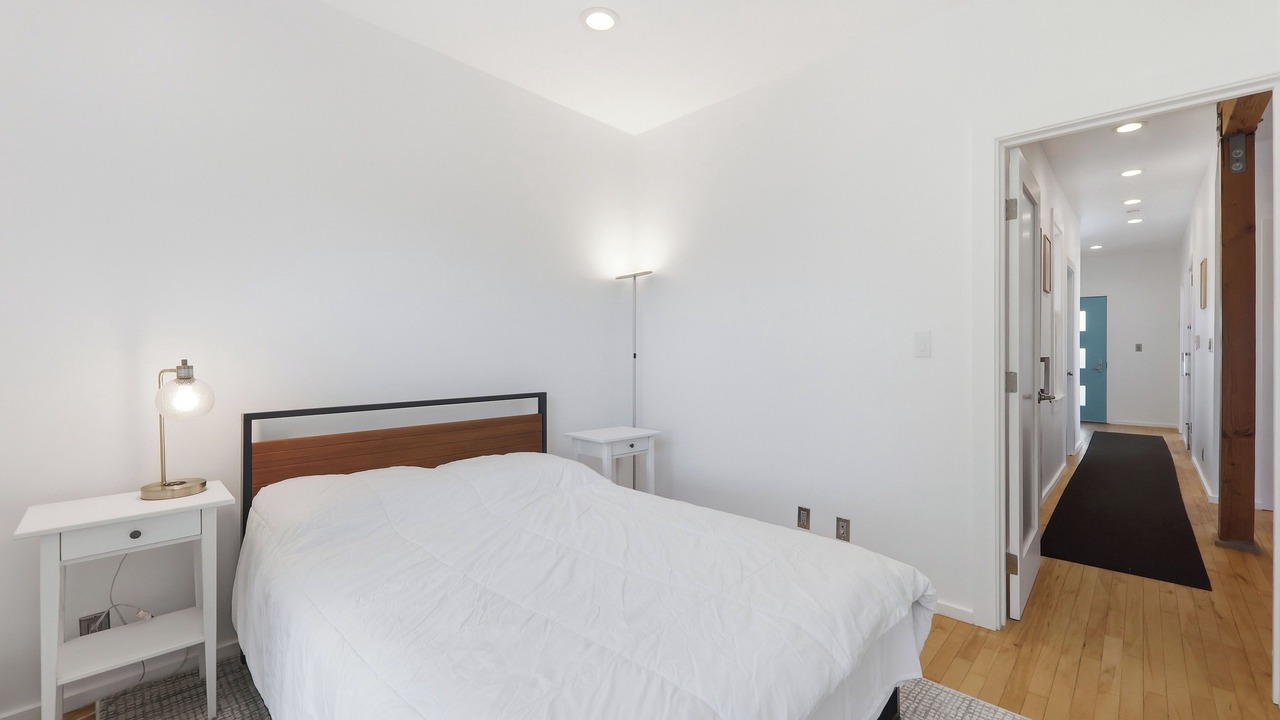 Photo of Bedroom in China Basin