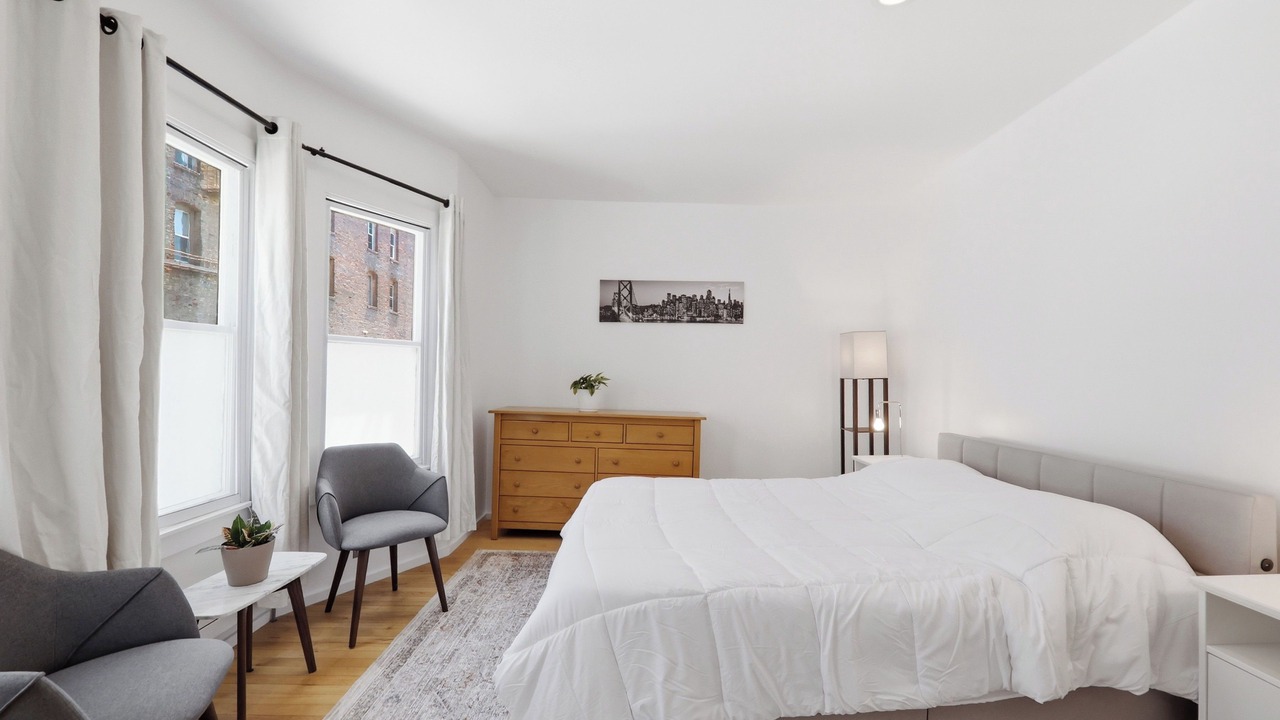 Photo of Bedroom in China Basin