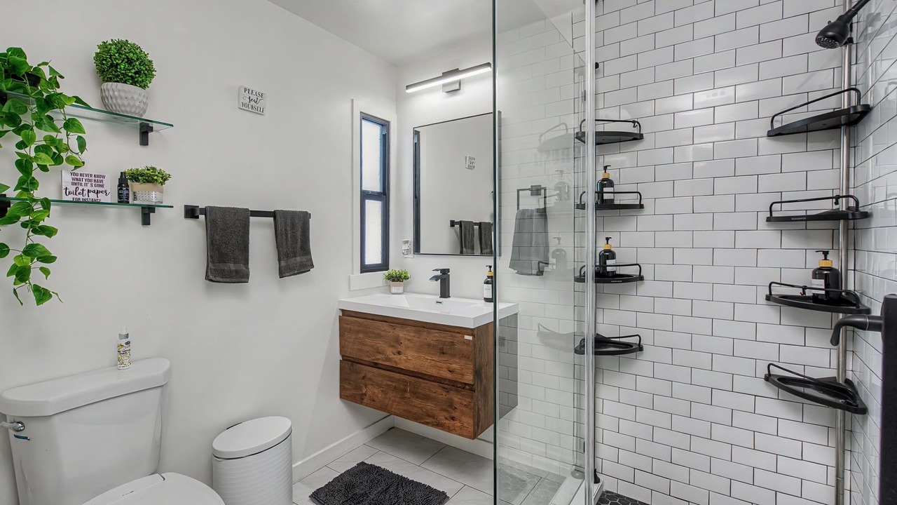 Photo of Bathroom in Park Mesa Heights