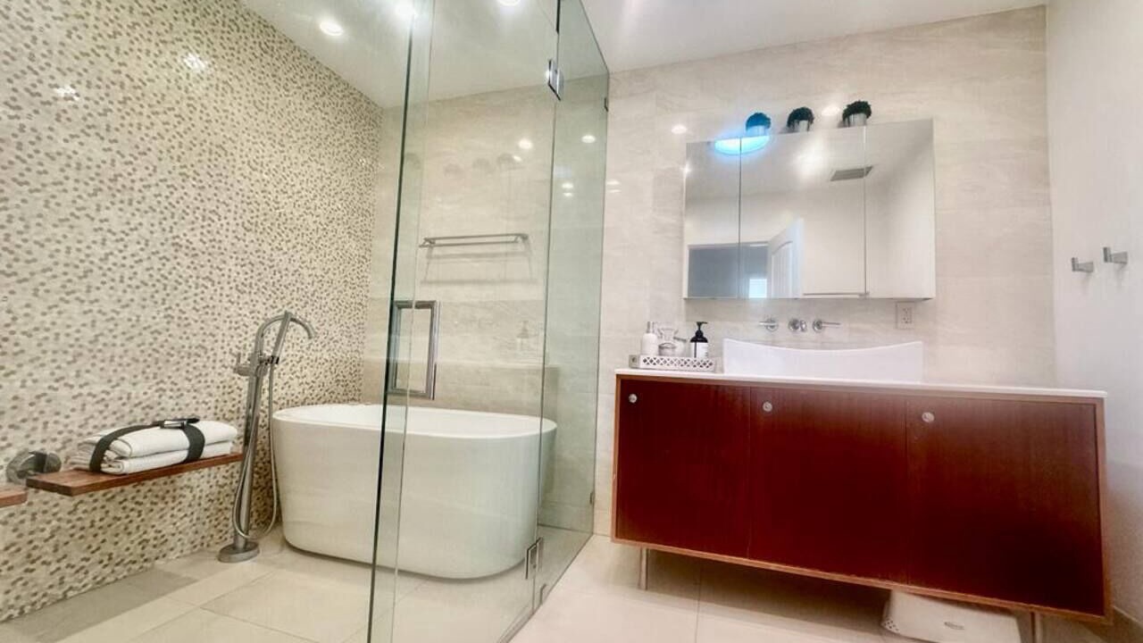 Photo of Bathroom in Woodland Hills