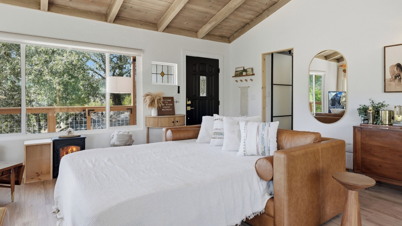 Photo of Bedroom in Yosemite Lakes