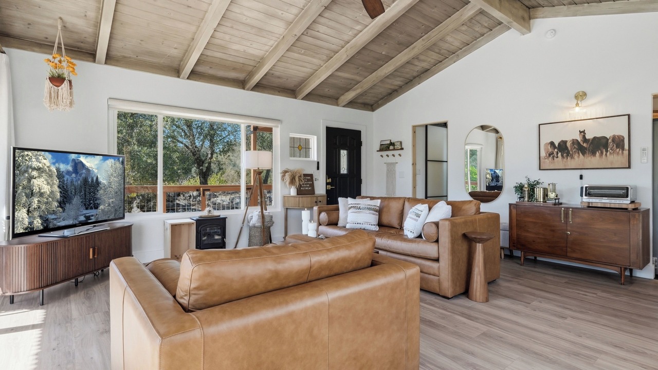 Photo of Livingroom in Yosemite Lakes