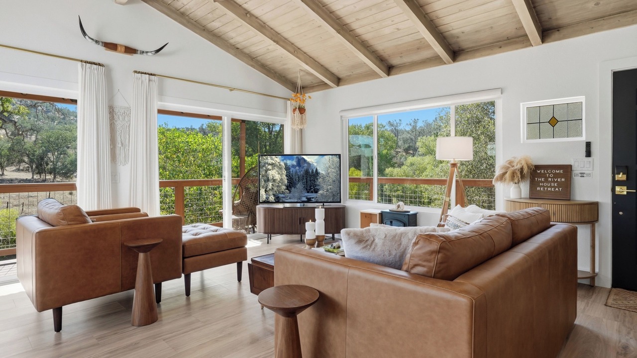 Photo of Livingroom in Yosemite Lakes