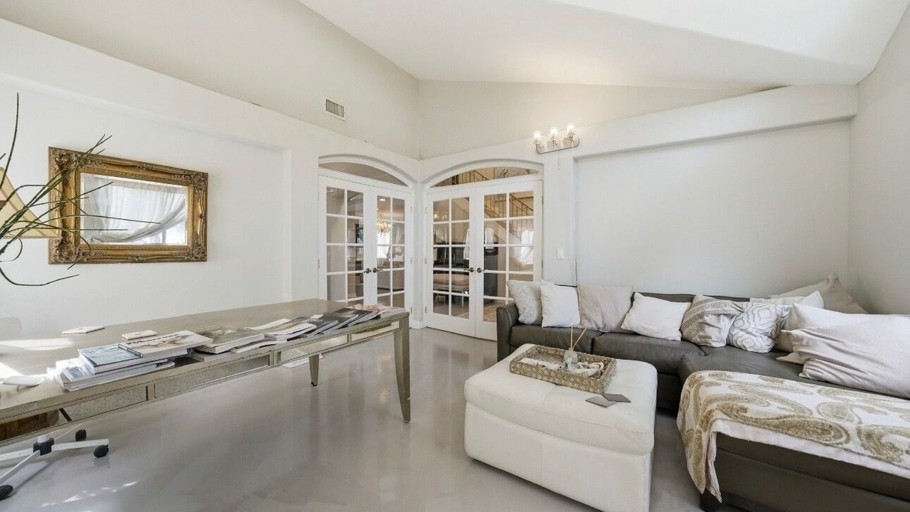 Photo of Livingroom in Lomita