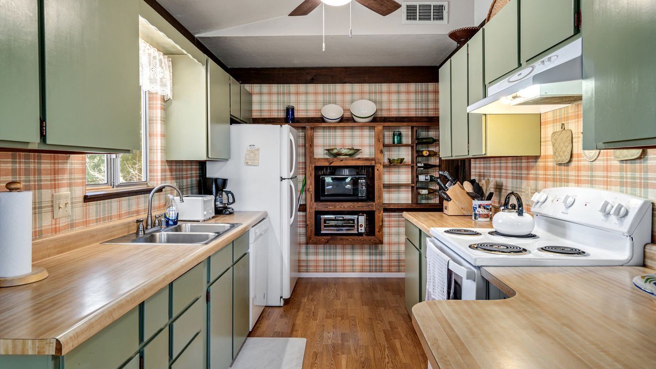 Photo of Kitchen in Groveland