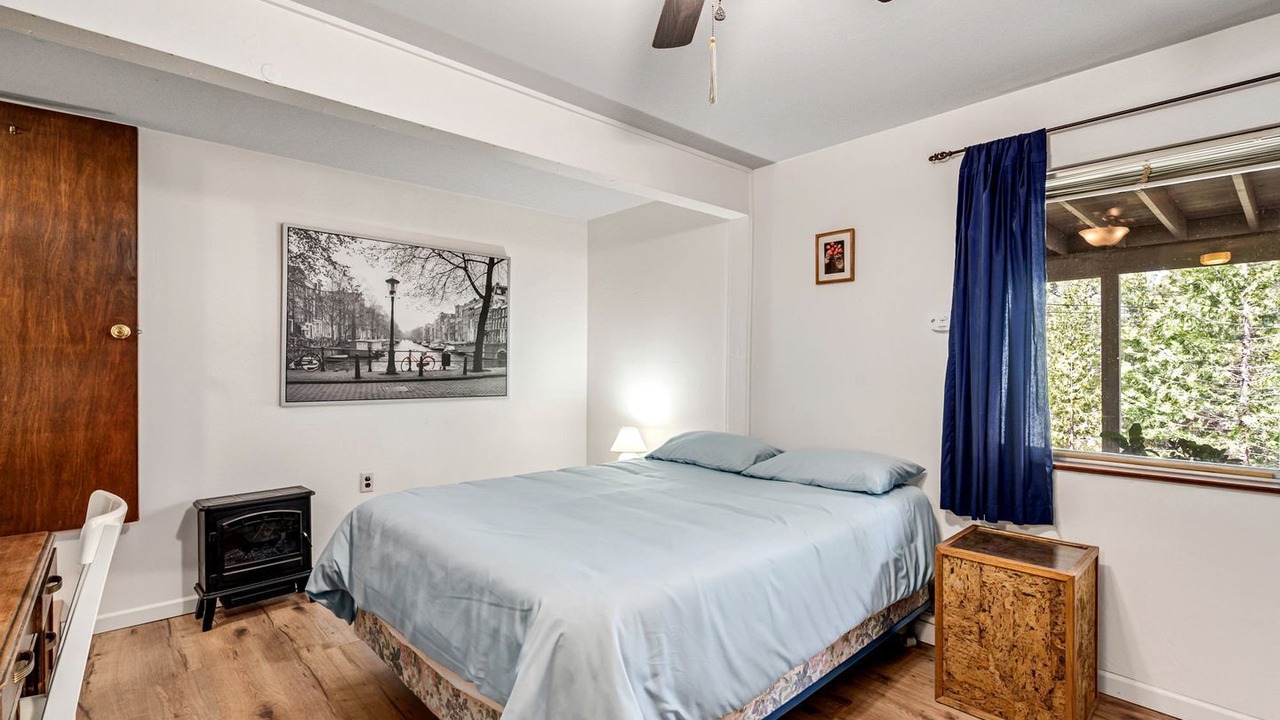 Photo of Bedroom in Groveland