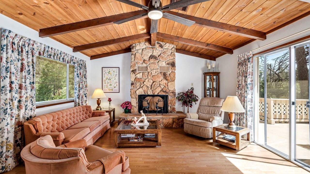 Photo of Livingroom in Groveland