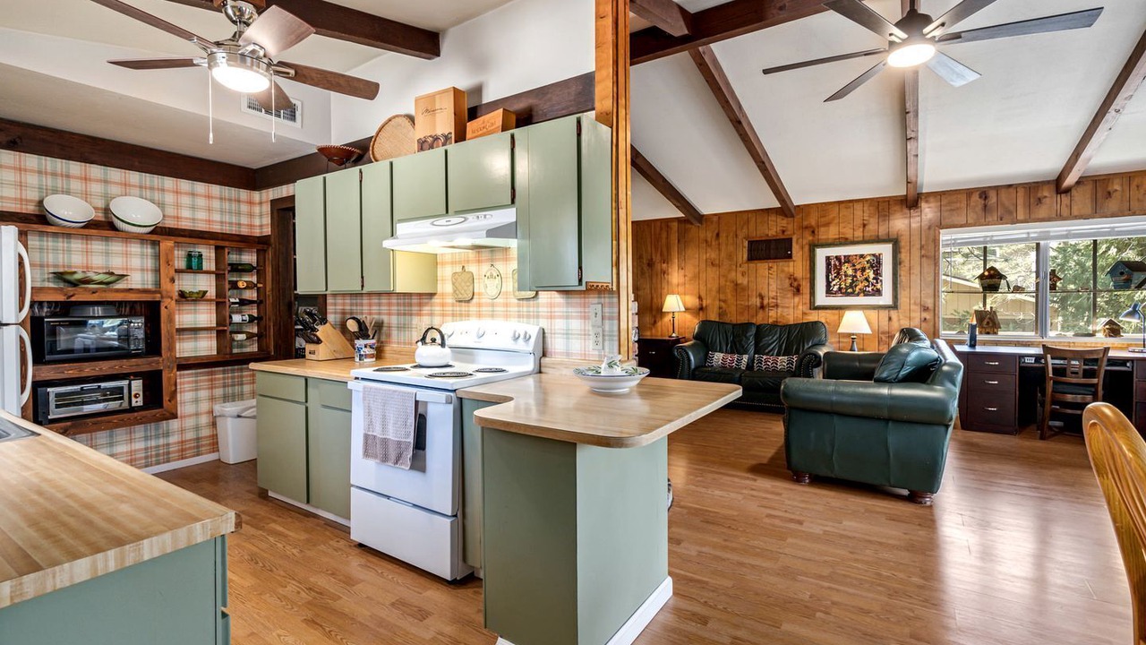 Photo of Kitchen in Groveland