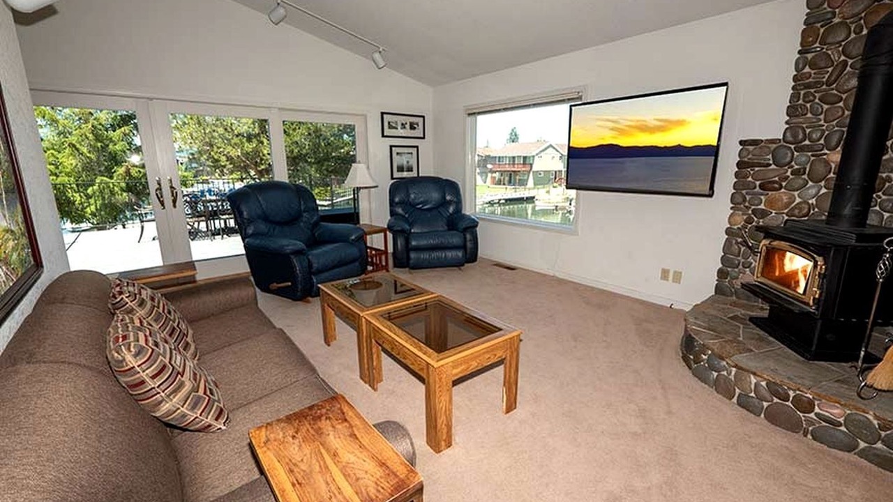 Photo of Livingroom in Tahoe Keys