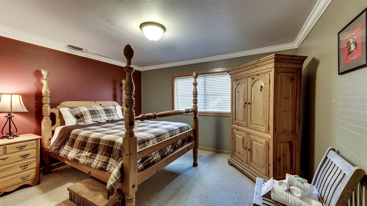 Photo of Bedroom in Groveland