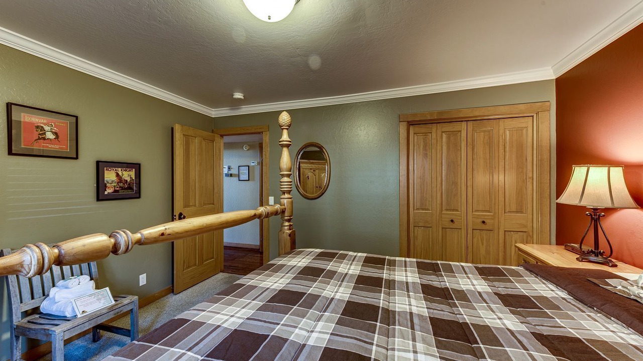 Photo of Bedroom in Groveland