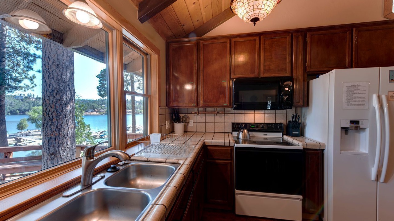 Photo of Kitchen in Groveland
