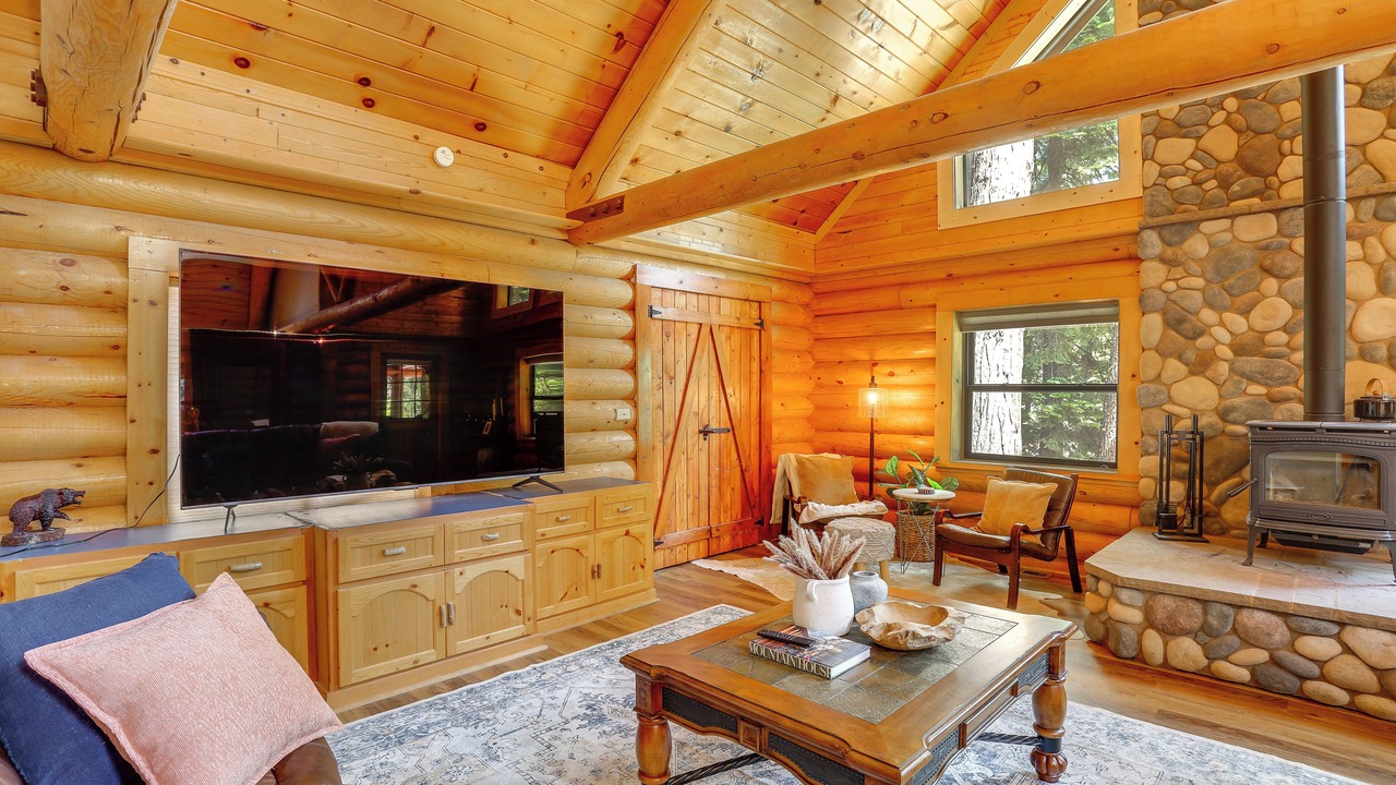 Photo of Livingroom in Lake Almanor Country Club