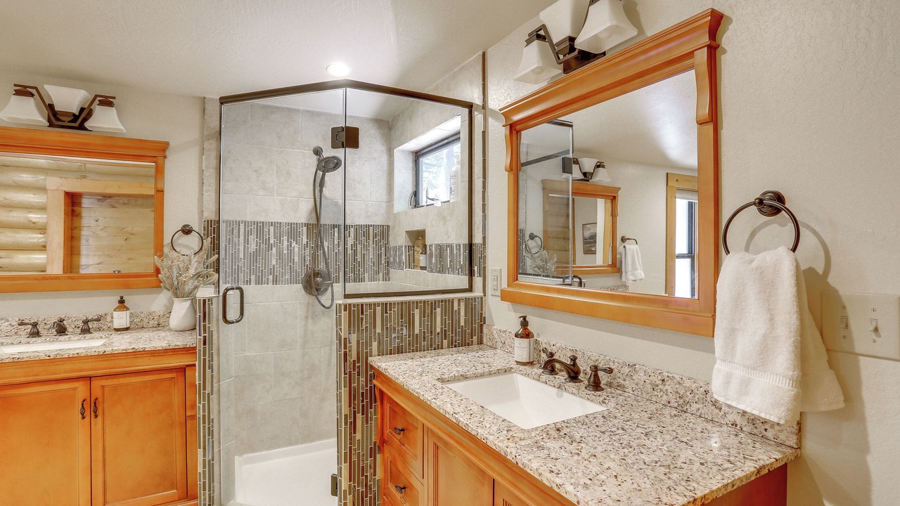 Photo of Bathroom in Lake Almanor Country Club