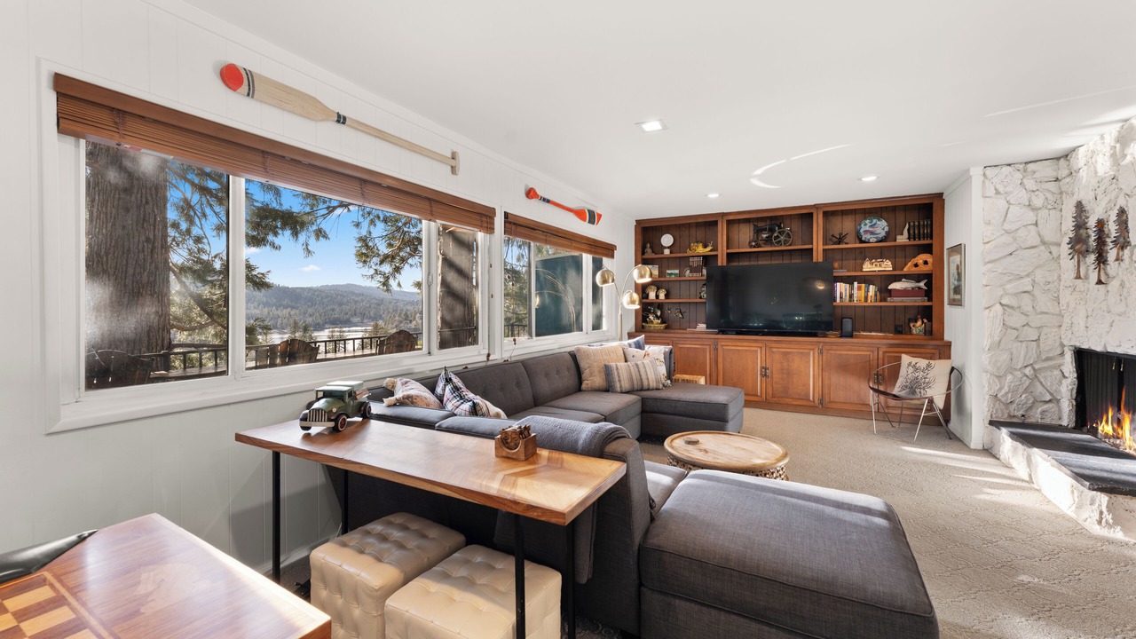Photo of Livingroom in Crestline