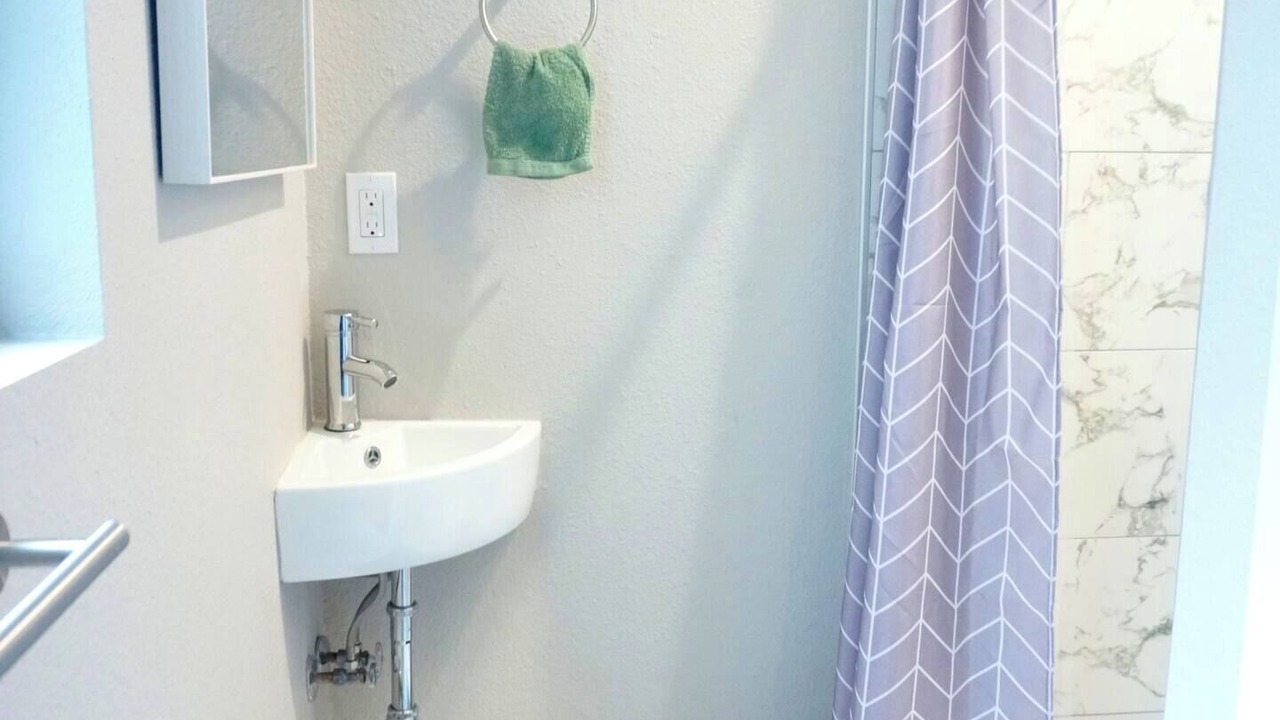 Photo of Bathroom in North Oak Park
