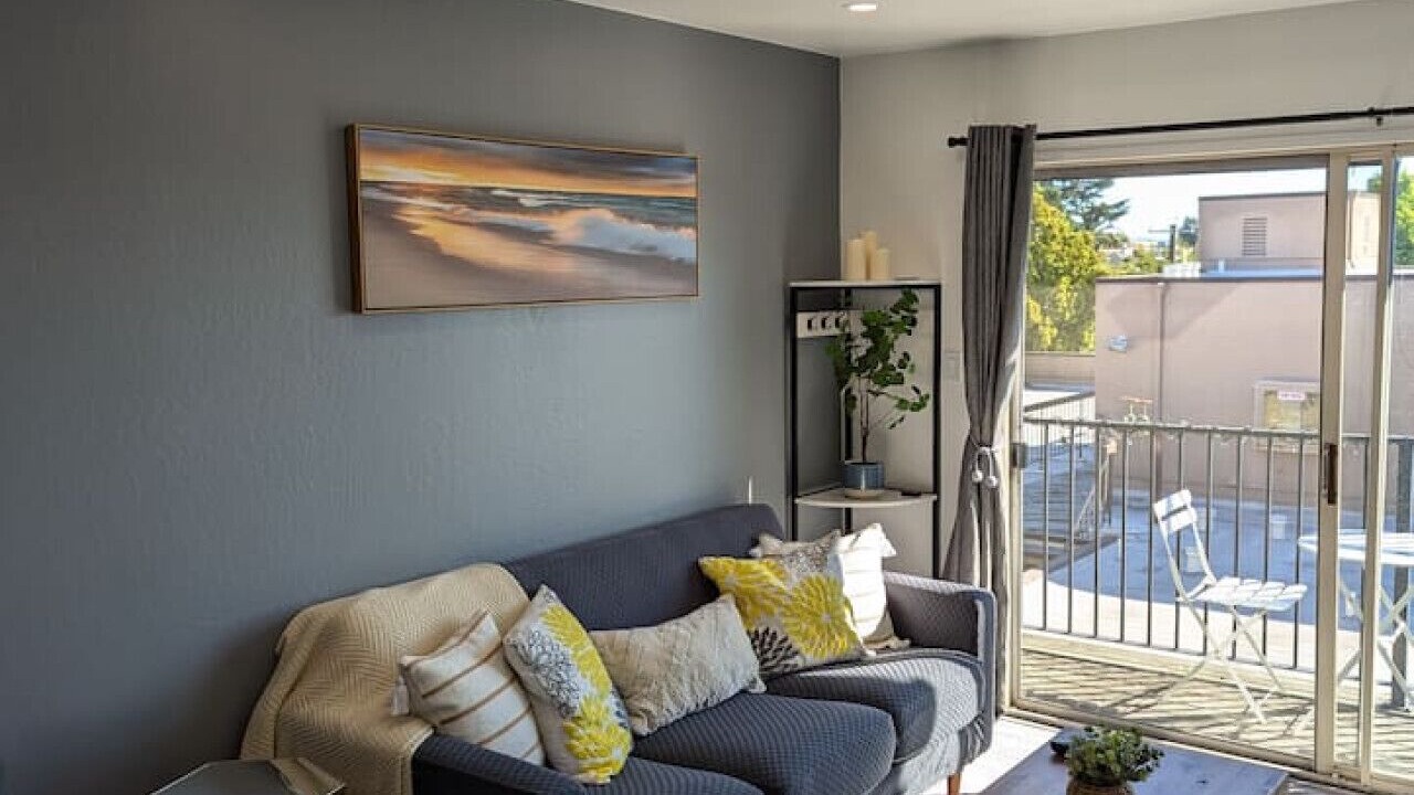 Photo of Livingroom in Oakland Ave - Harrison St
