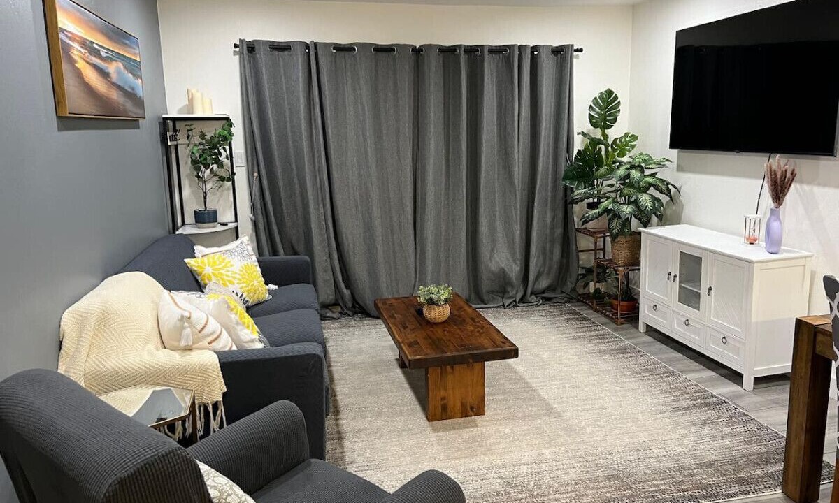 Photo of Livingroom in Oakland Ave - Harrison St