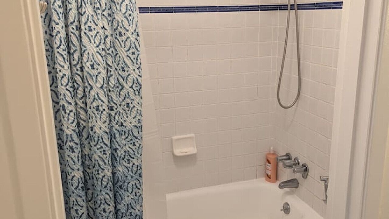 Photo of Bathroom in Oakland Ave - Harrison St