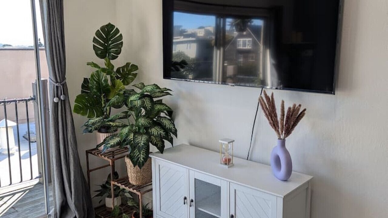 Photo of Livingroom in Oakland Ave - Harrison St