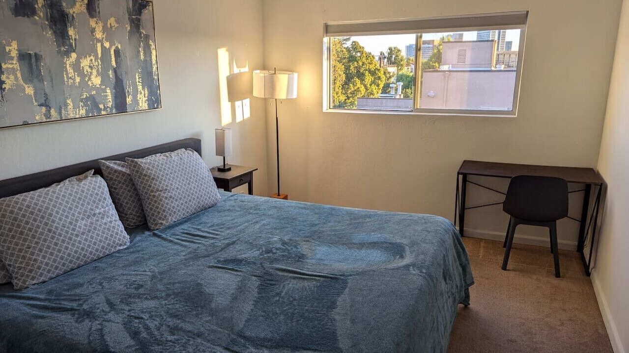 Photo of Bedroom in Oakland Ave - Harrison St