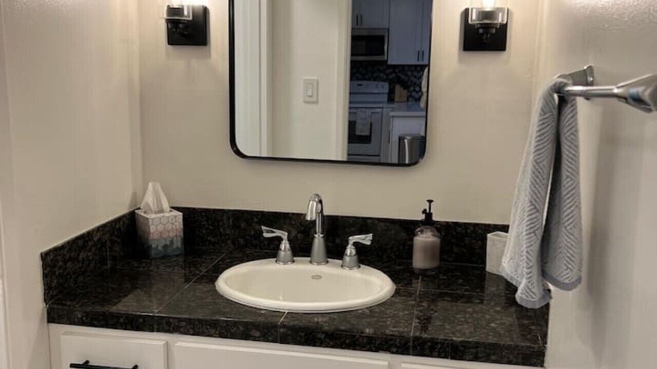 Photo of Bathroom in Oakland Ave - Harrison St