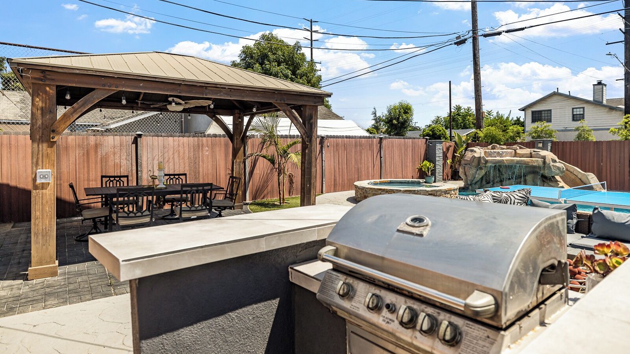 Photo of Outdoor in Paramount