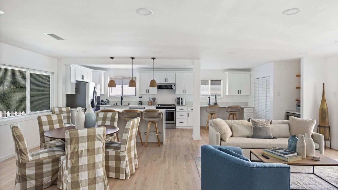 Photo of Livingroom in Del Rey