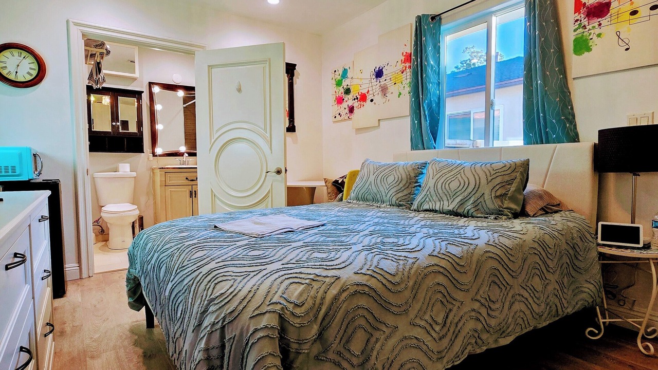 Photo of Bedroom in Reseda