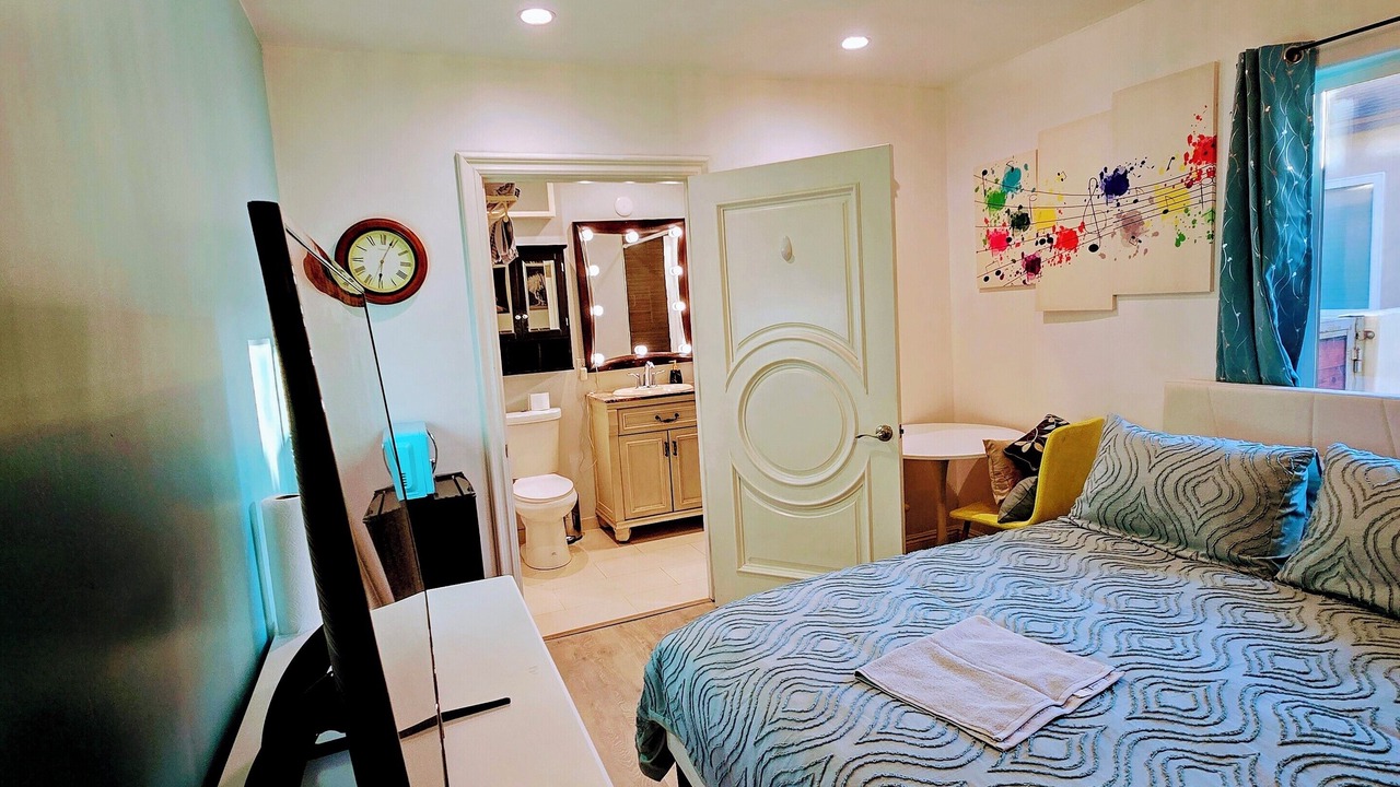 Photo of Bedroom in Reseda