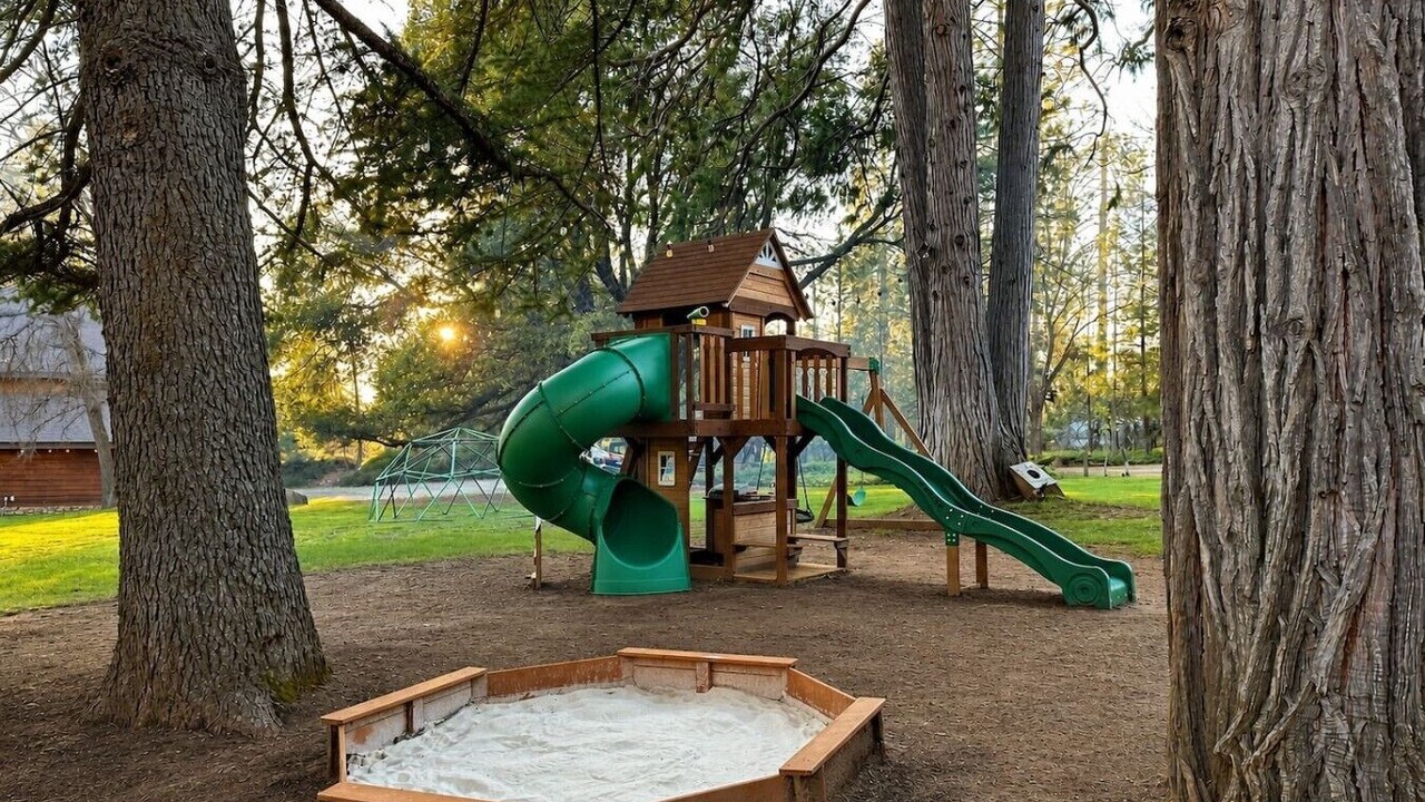 Photo of Others in Mariposa