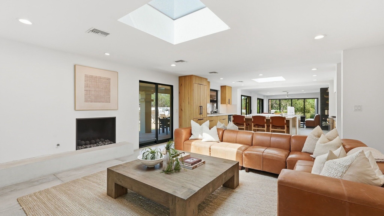 Photo of Livingroom in Paradise View Estates