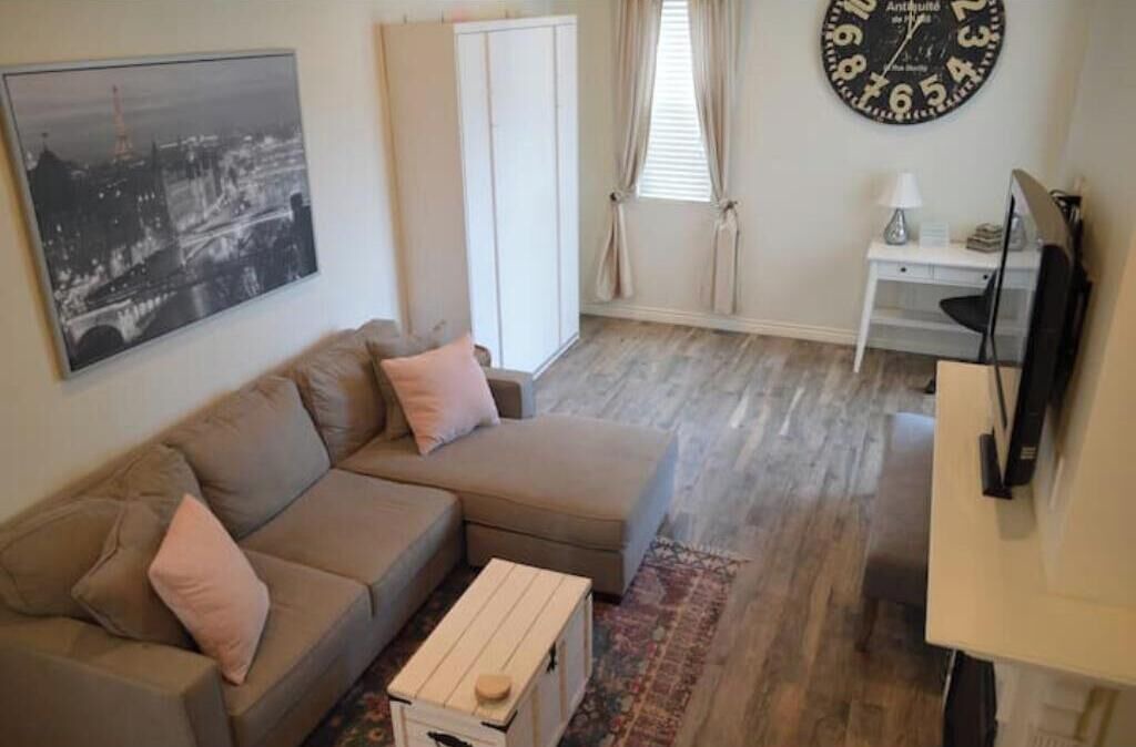 Photo of Livingroom in Burbank