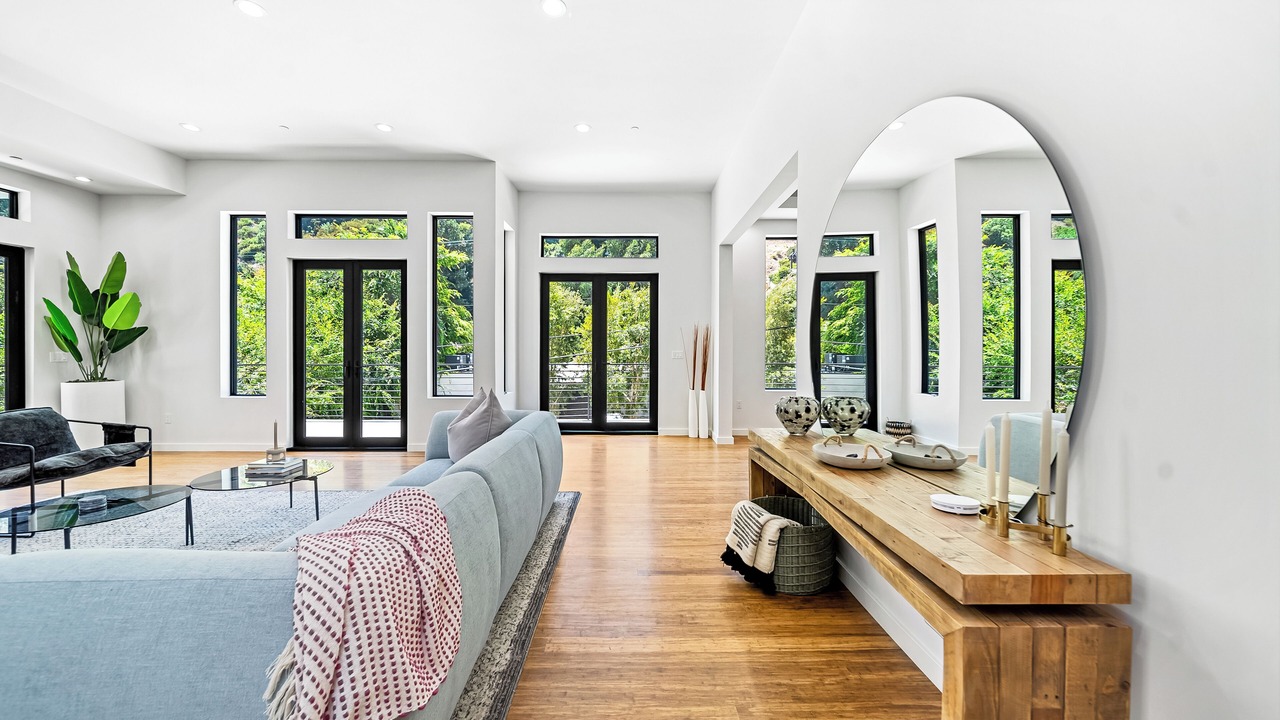 Photo of Livingroom in Beverly Hills