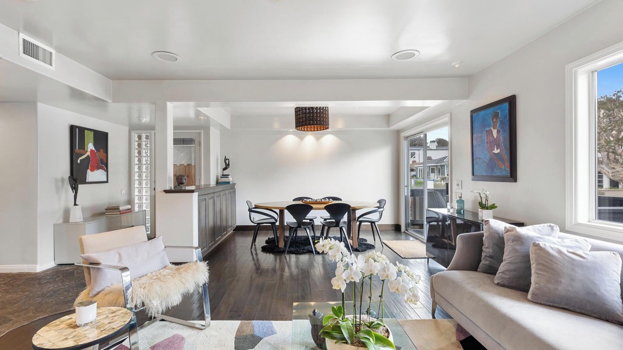Photo of Livingroom in The Strand