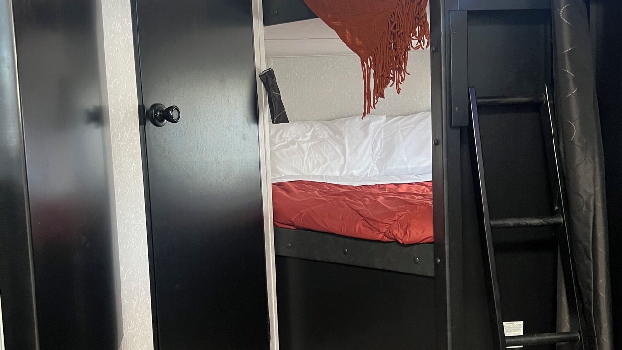 Photo of Bedroom in Coarsegold