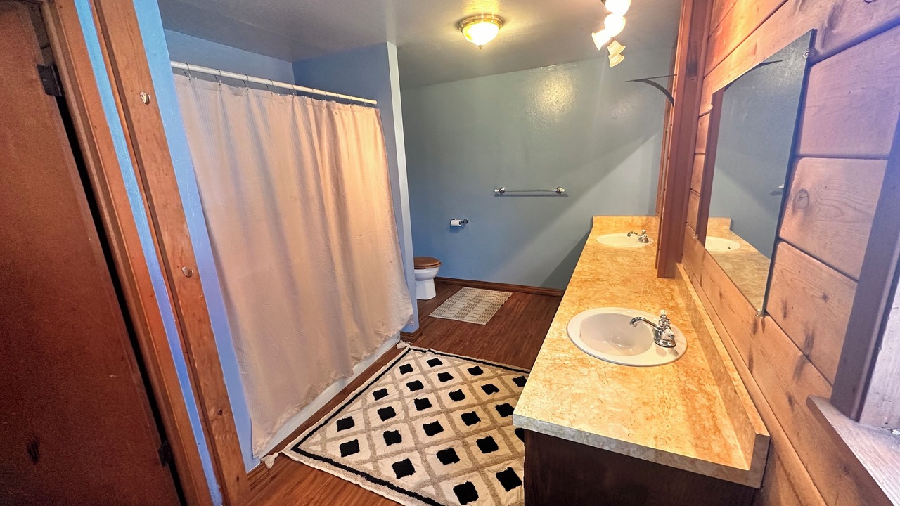 Photo of Bathroom in Auberry