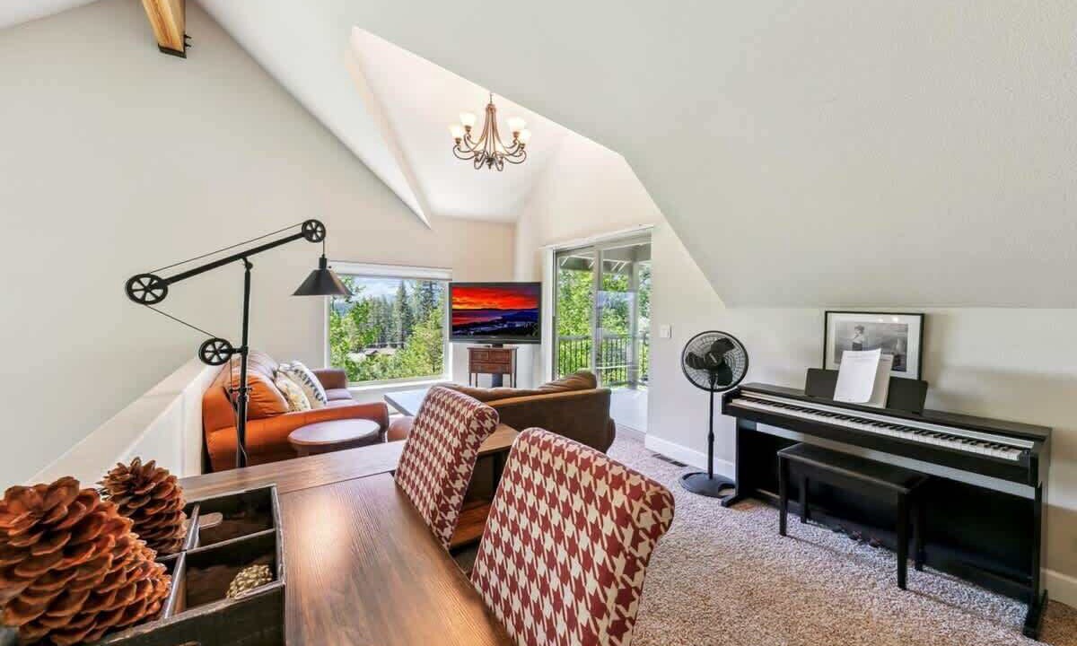 Photo of Livingroom in South Lake Tahoe