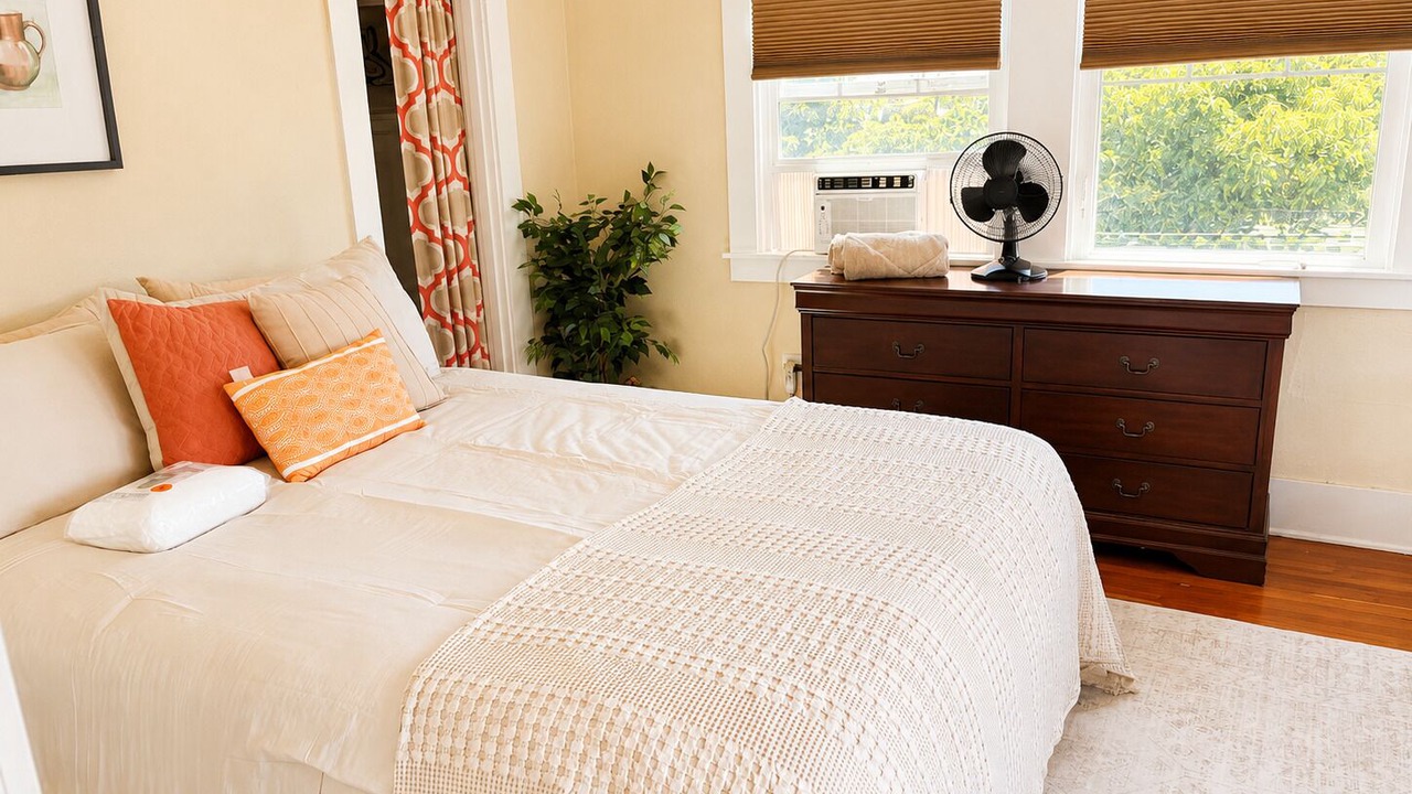 Photo of Bedroom in East Palo Alto