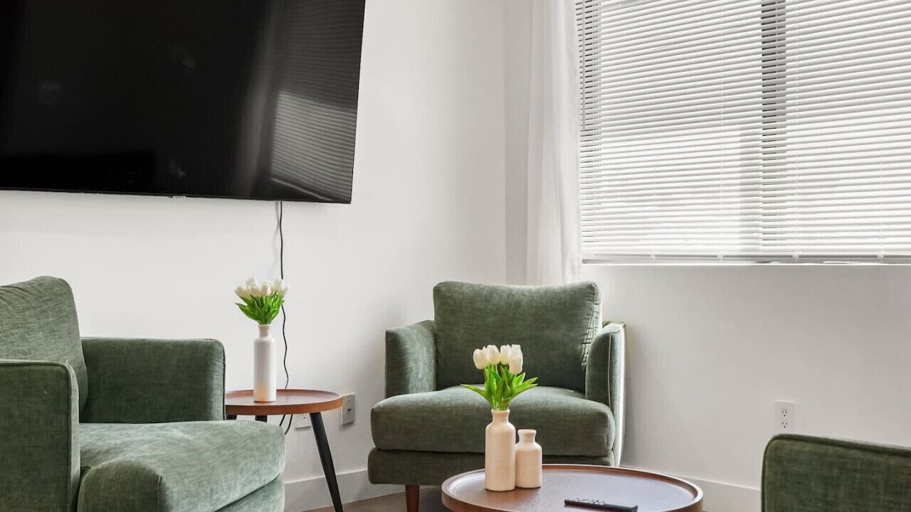 Photo of Livingroom in Culver - West
