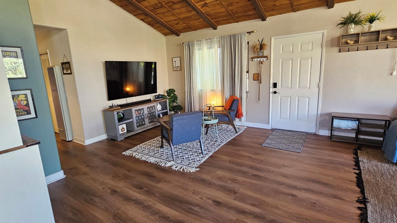 Photo of Livingroom in Kernville