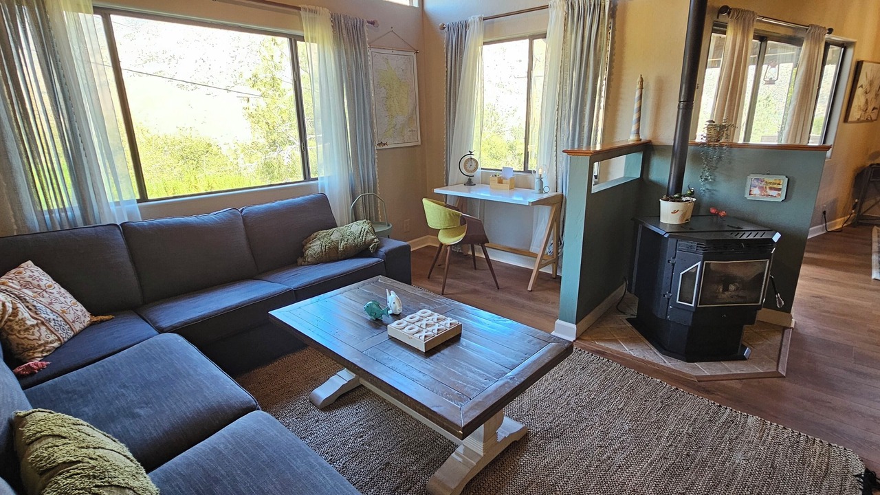 Photo of Livingroom in Kernville