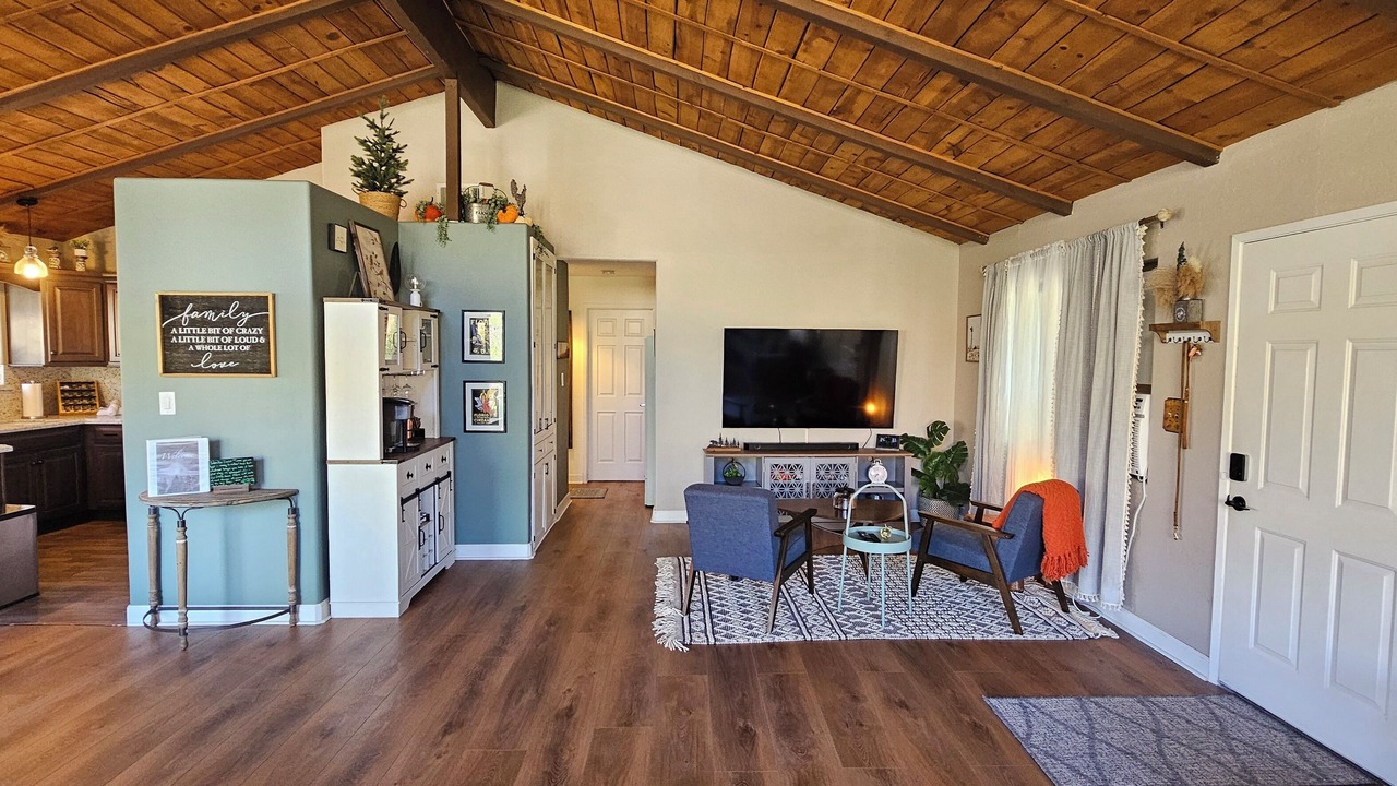 Photo of Livingroom in Kernville