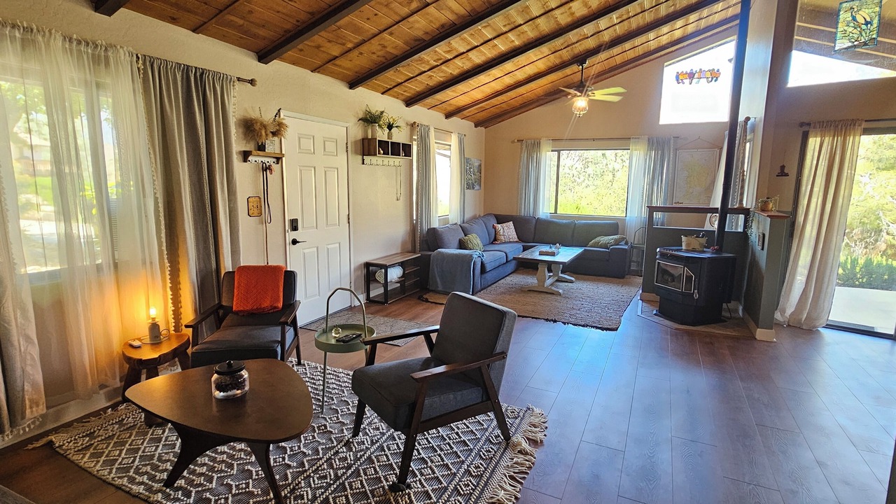 Photo of Livingroom in Kernville