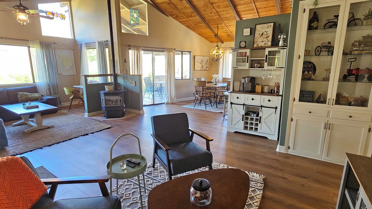 Photo of Livingroom in Kernville