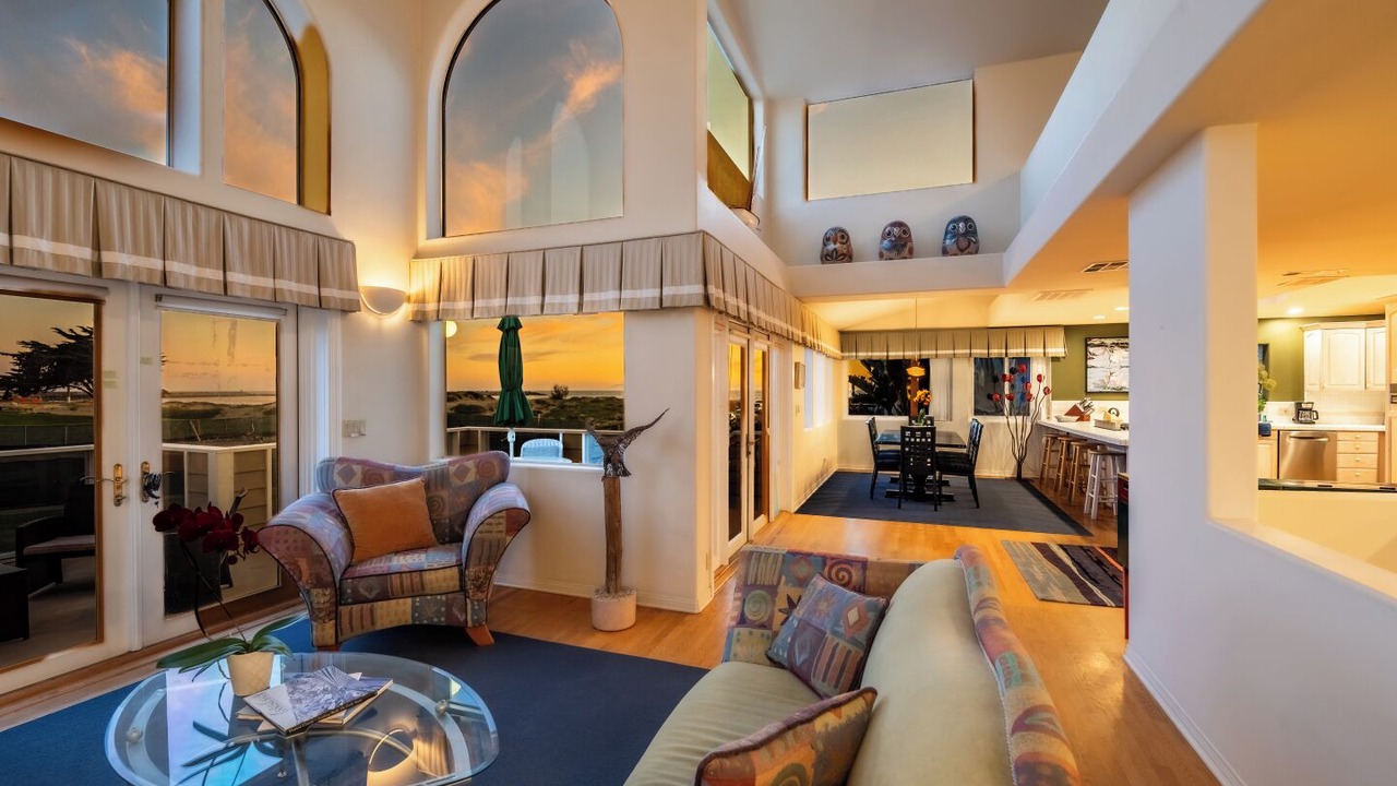 Photo of Livingroom in Pierpont Bay