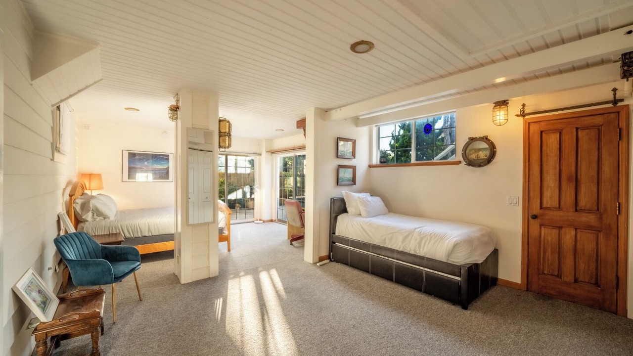 Photo of Bedroom in Pierpont Bay