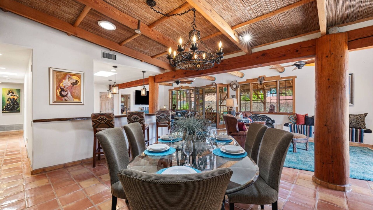Photo of Livingroom in Palm Desert
