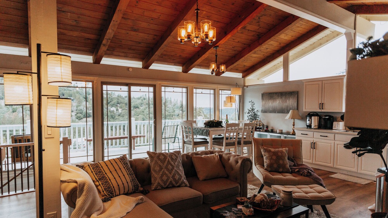 Photo of Livingroom in Crestline