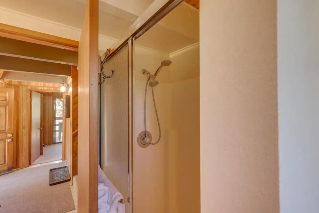 Photo of Bathroom in Pine Mountain Club